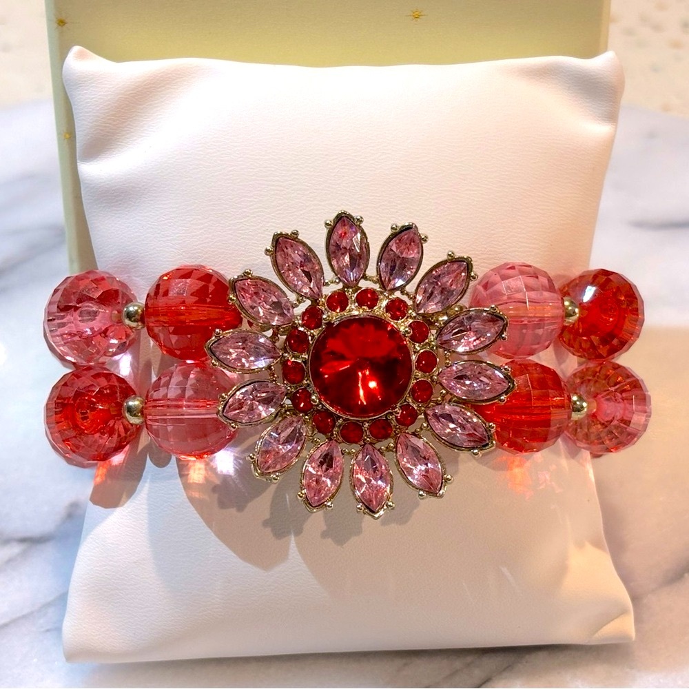 Vintage Style Pink Beaded Stretch Bracelet with Floral‎ Crystal Center